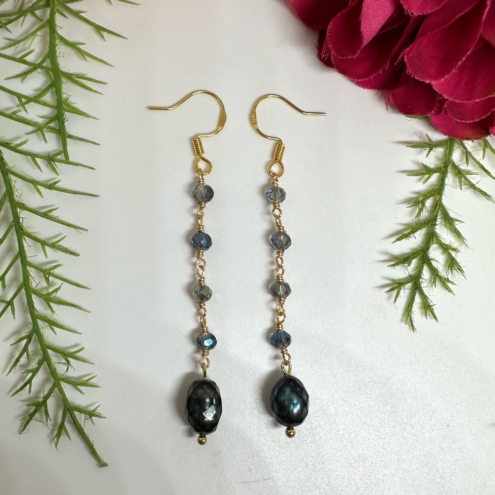 NEW⚜️Abalone & Crystal Chandelier Earrings